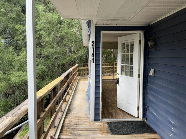 Foto del edificio - 2141 E Camp N Comfort Ln