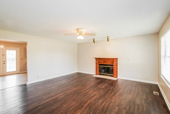 Building Photo - 2503 Woods Ct