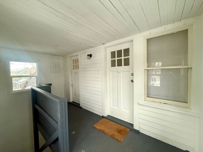 Building Photo - 335/337 Ardmore Dr