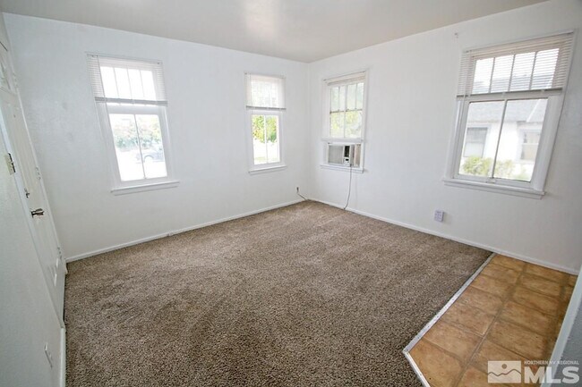 Building Photo - 1050 Holcomb Ave