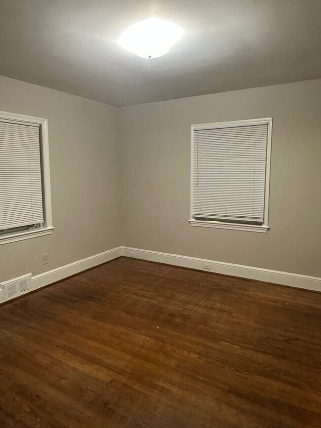 Foto del edificio - 610 W Second St