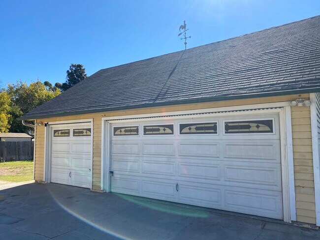 Building Photo - 1617 Rock Springs Rd