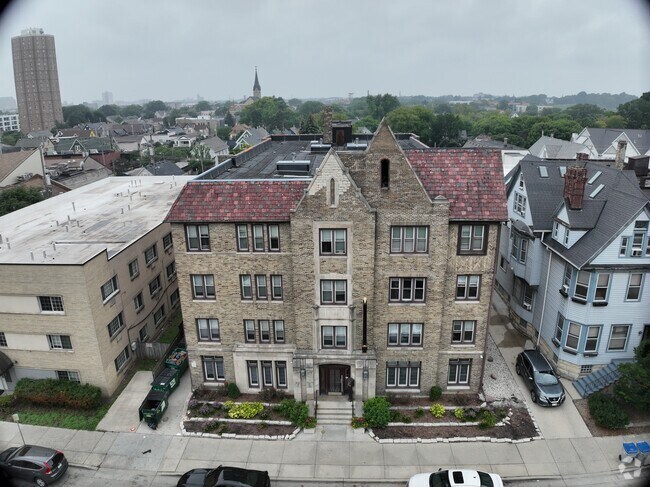 Exterior 3D - Cambridge Manor