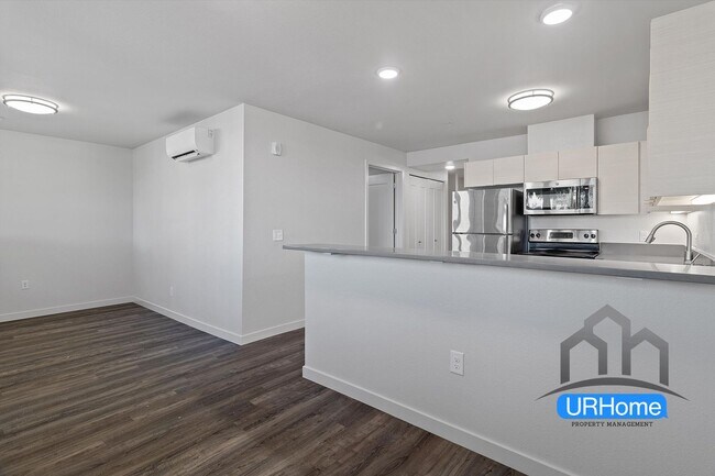 Interior Photo - Hollywood 12