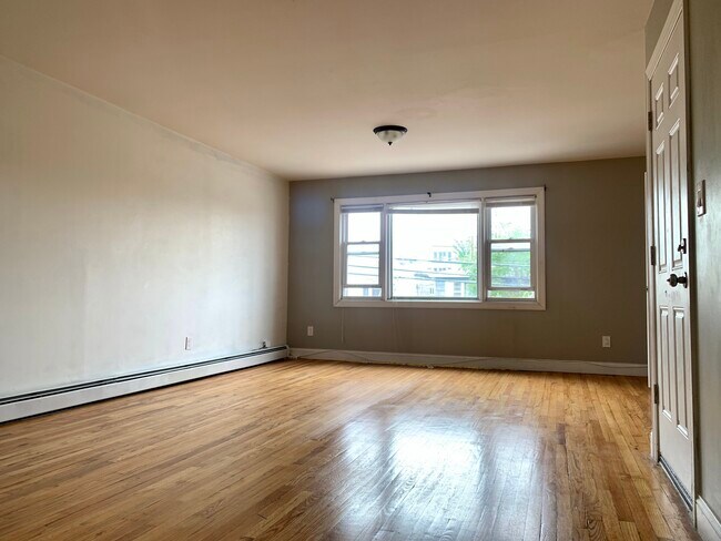 Building Photo - 220 Seaview Ave