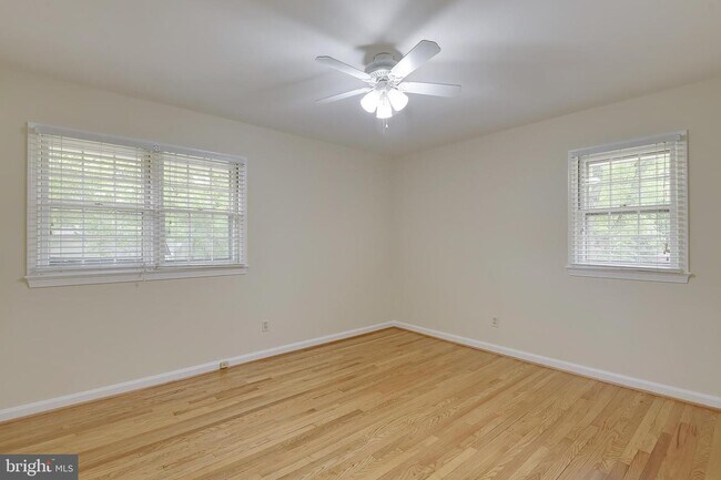 Foto del edificio - 7916 Bainbridge Rd