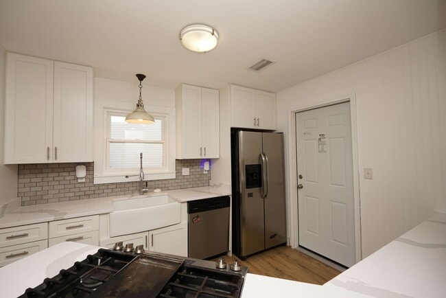 Building Photo - Updated Home in Bluewater with Community Pool and Close to EOD  School