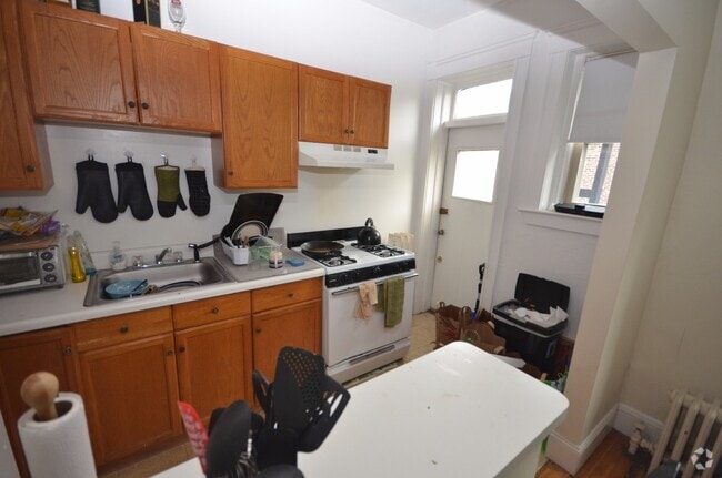 Building Photo - 1734 Beacon St
