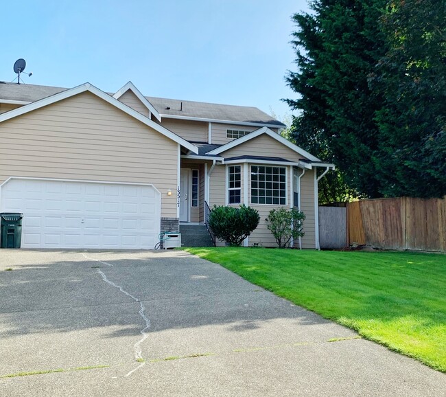 Building Photo - Bright and airy 4 bed!