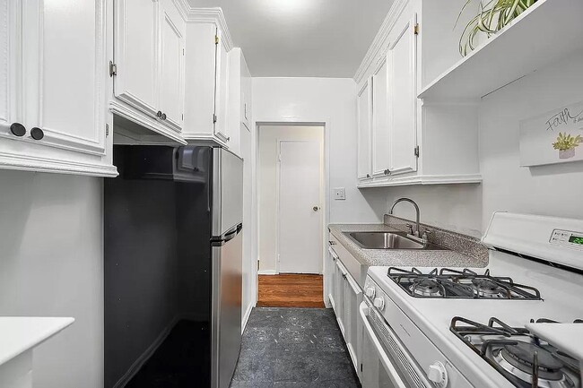 Building Photo - 800 Grand Concourse