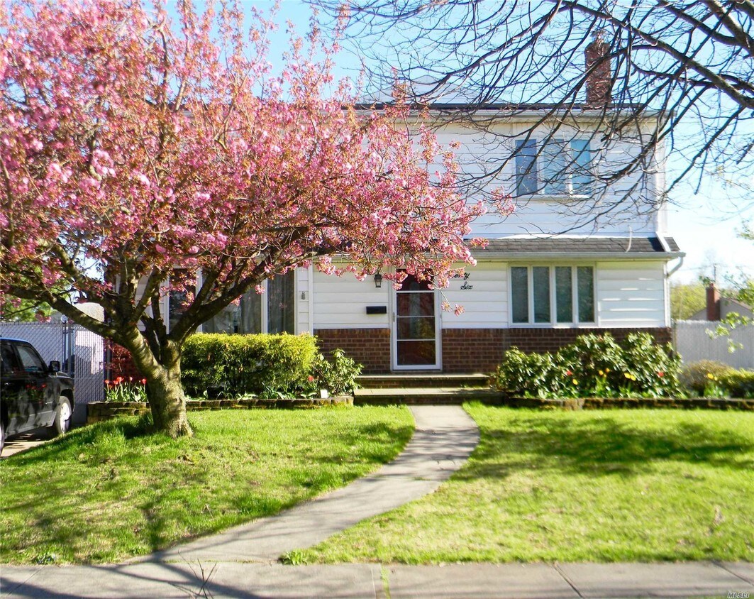 Primary Photo - 26 Lowell Dr
