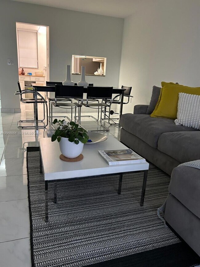 Foto del edificio - 2851 Leonard Dr