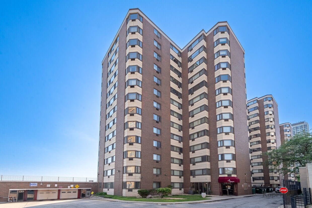 Foto principal - 7337 S South Shore Dr