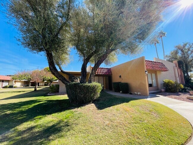 Foto del edificio - Charming 1 Bed, 1 Bath Condo in Gated Comm...