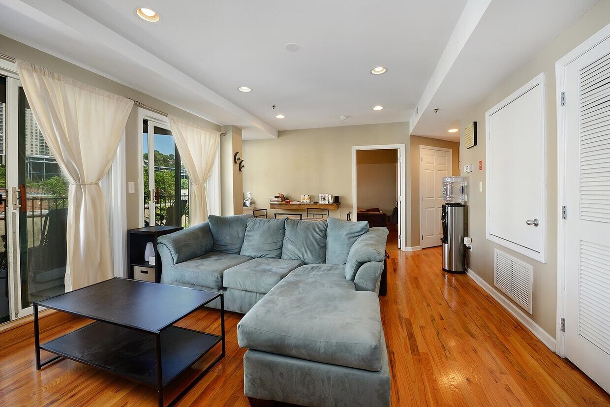 Foto principal - 920 Jefferson St