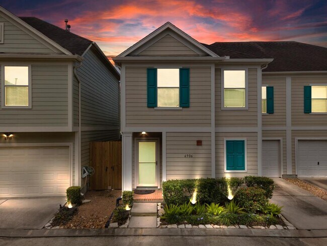 Foto del edificio - 6906 Woodridge Row Dr