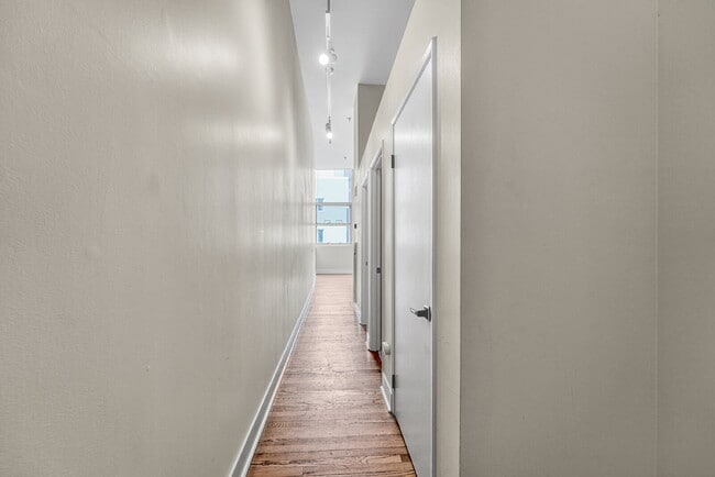 $1,895.00, 1 bed1 bath Updated Condo locat... - $1,895.00, 1 bed1 bath Updated Condo locat...