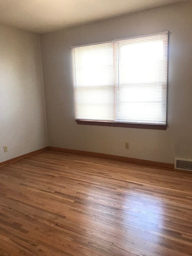 Bedroom 1 - 3370 s 81st ave