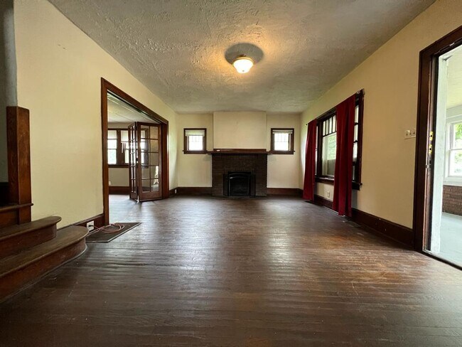 Foto del edificio - 614 E Broadway St