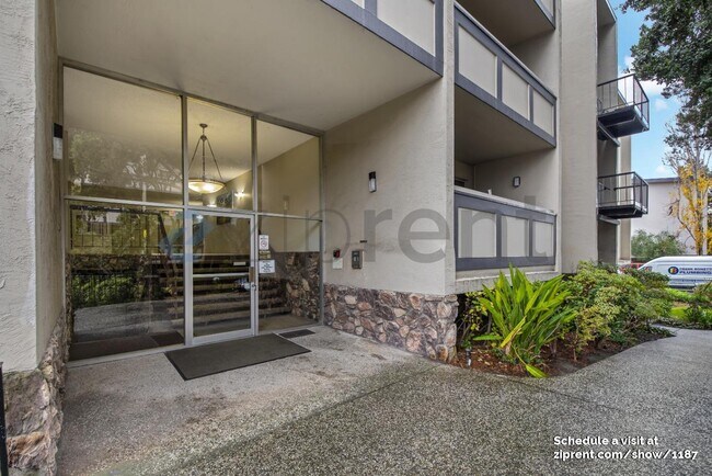 Building Photo - 965 Shorepoint Ct