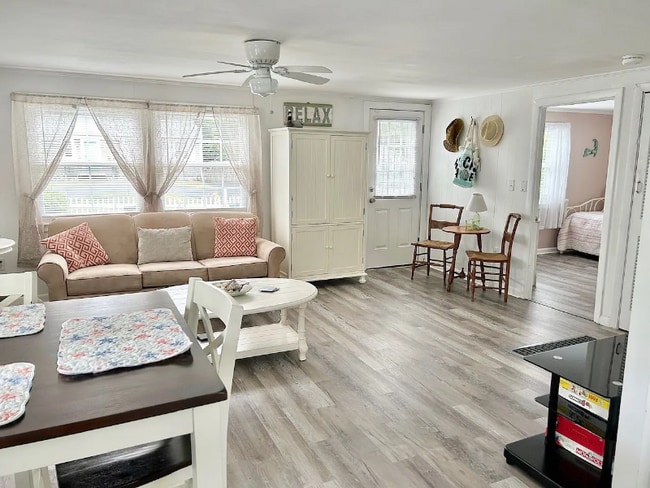 Foto del edificio - 8 Churchill Dr