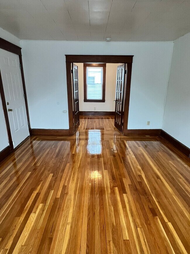 Foto del edificio - 1179-1181 Carew St