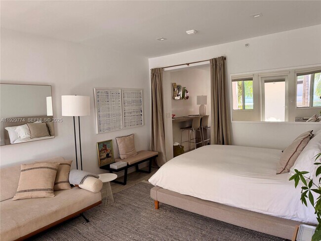 Foto del edificio - 220 Collins Ave