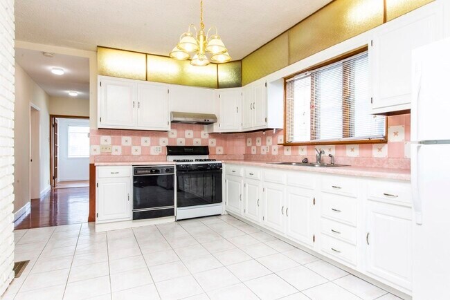 Building Photo - 27 Garrison Ave