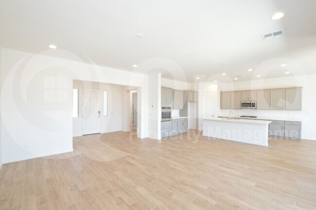 Building Photo - 14143 West Cottontail Ln