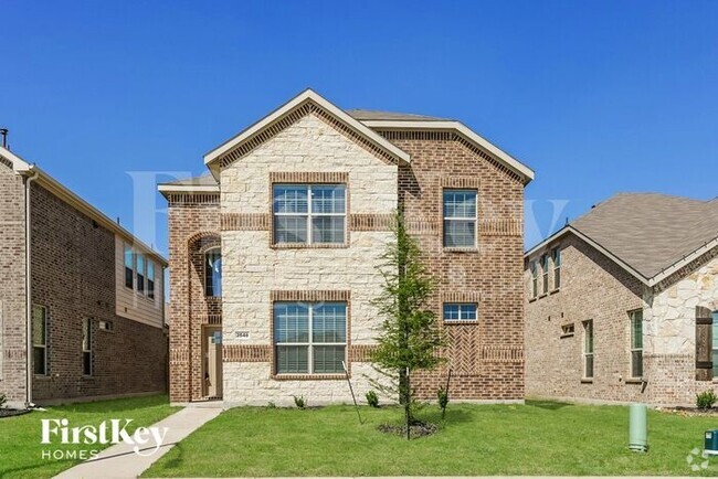 Building Photo - 2548 Northcote Dr