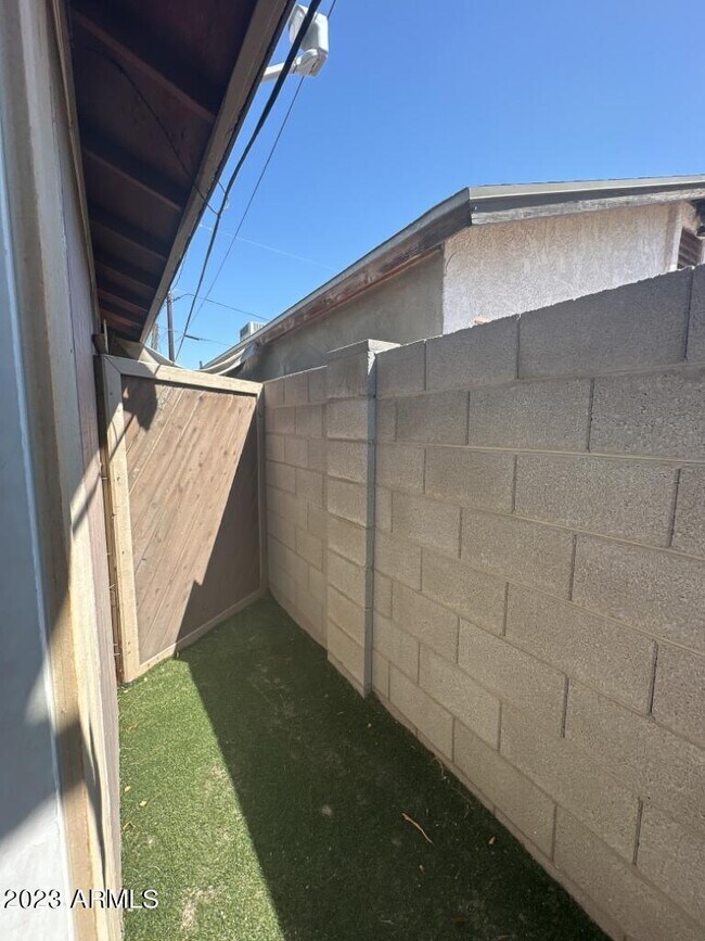 Foto del edificio - 2227 24TH Pl