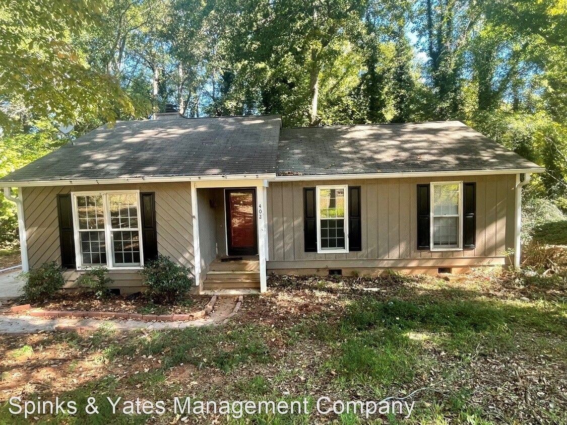 Primary Photo - 3 br, 2 bath House - 402 Woodland Dr.