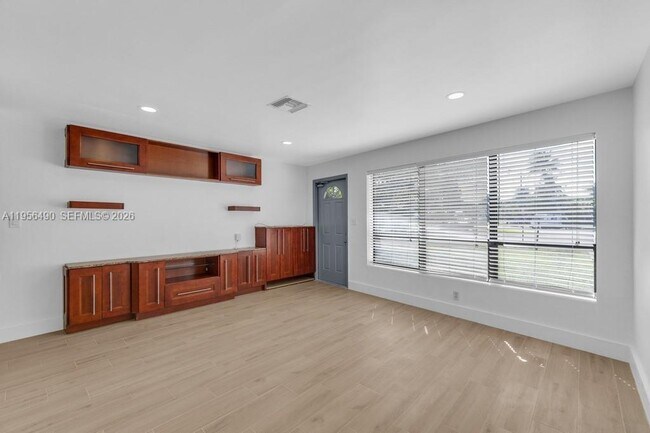 Foto del edificio - 1101 NE 24th Ct