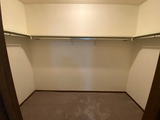 Tradition 1 Bed - Closet - Versailles Apartments