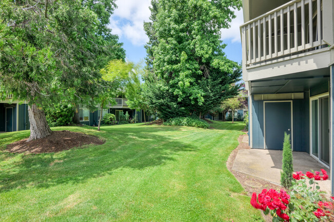 Greenbelt l Centennial Apartments l Springfield, OR - Centennial Apartments