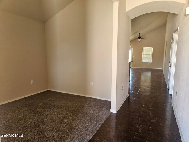 Foto del edificio - 5814 Bywood St