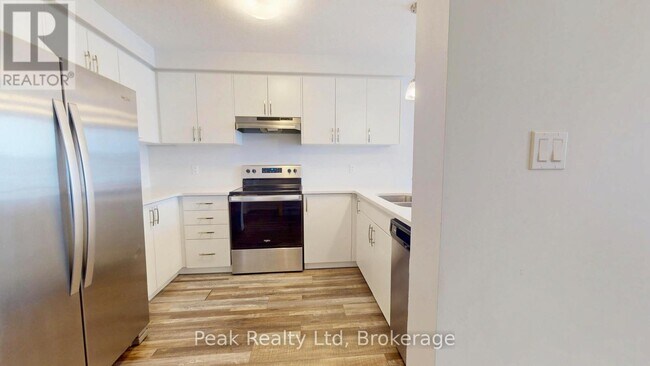 Building Photo - 328 Bradshaw Dr