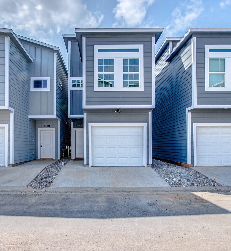 Foto principal - 4915 Paradigm Ln