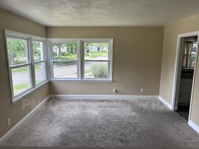 Building Photo - 2364 Suncrest Dr