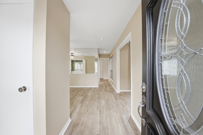 Building Photo - 2513 Country Club Blvd