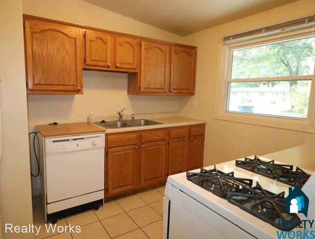 Building Photo - 3 br, 1 bath House - 7019 S Eldora