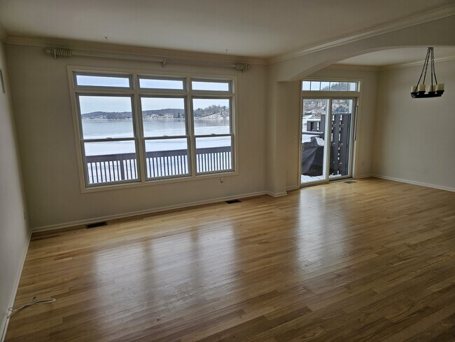 Foto del edificio - 74 Bertrand Island Rd