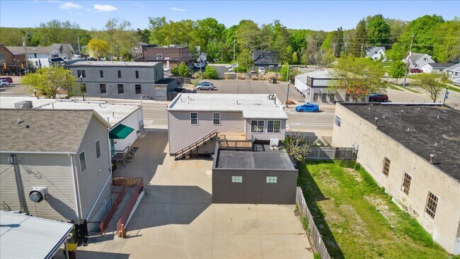 Building Photo - 116 E Main St