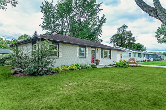 Building Photo - 710 Clemens Ave