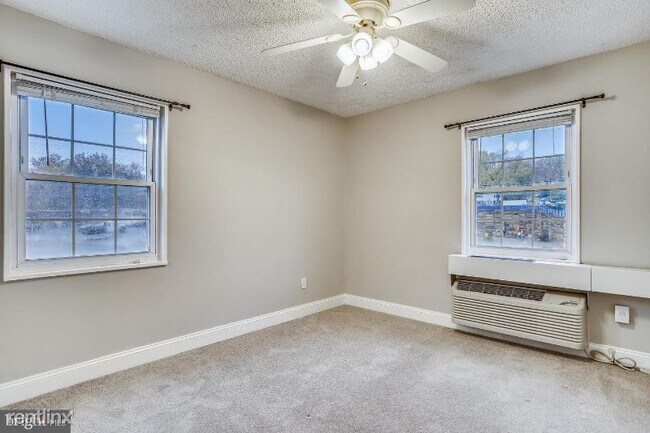 Foto del edificio - 2305 Farrington Ave