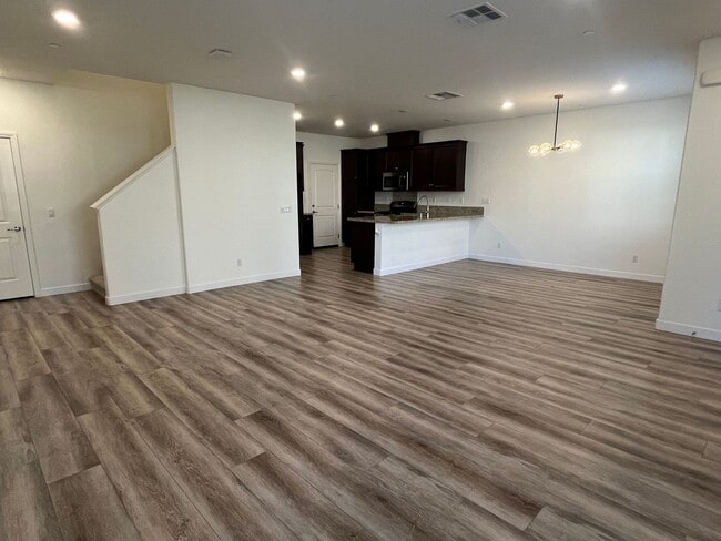 Building Photo - Spacious 3 bedroom, 3-bathroom condo for rent