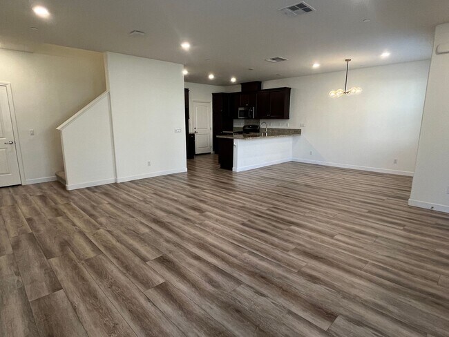 Foto del edificio - Spacious 3 bedroom, 3-bathroom condo for rent