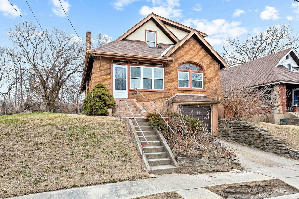 Photo - 4056 Vinedale Avenue