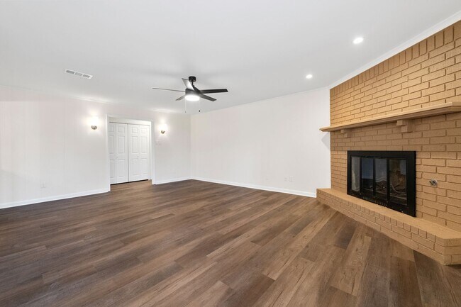 Foto del edificio - 3 BD 2 BA