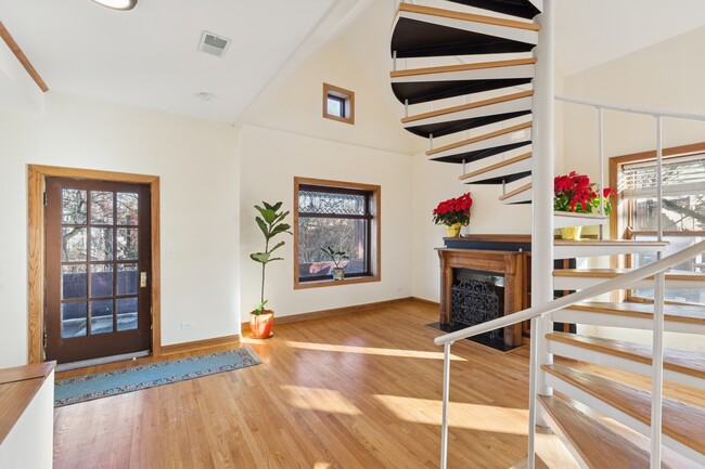 Foto del edificio - 5202 N Lakewood Ave